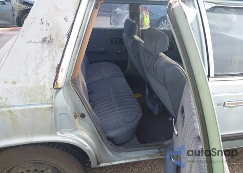 1988 Dodge Aries Le z USA, uszkodzony, nr VIN 1B3BD46K1JF101156